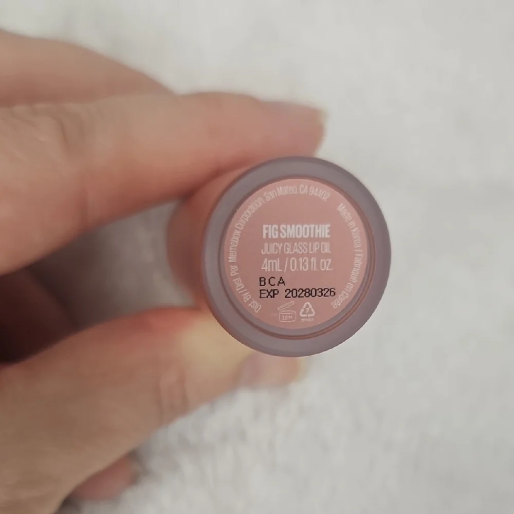 Kaja Juicy Glass Lip Oil In Fig Smoothie